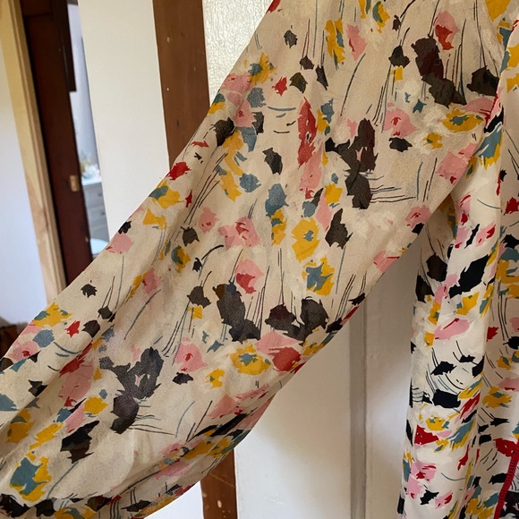 DVF! Beautiful silk floral style patterned blouse - Picture 2 of 6